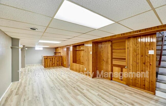 Building Photo - 2325 Golfway St