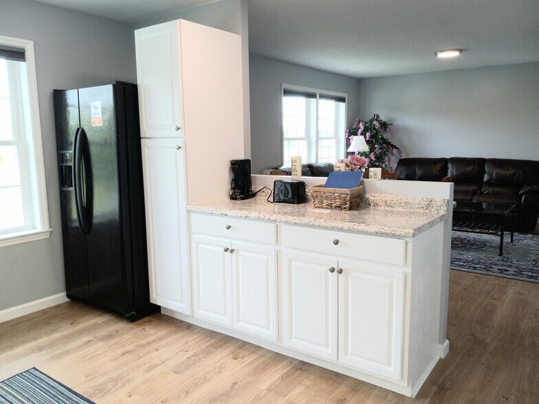 Building Photo - 83 Mott Rd