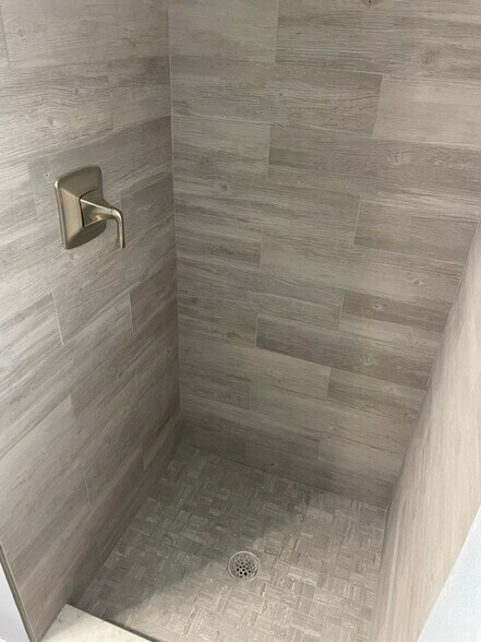 Building Photo - 917 56th Ave N