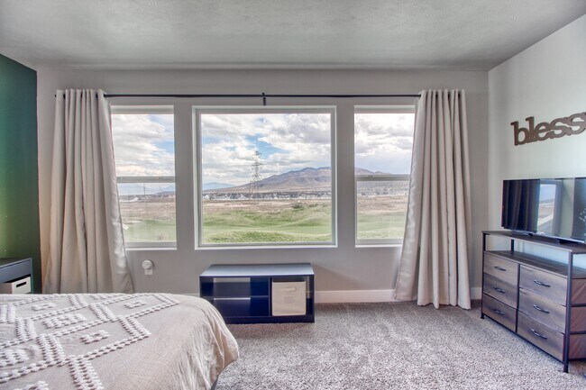 Building Photo - 8636 N Cypress Alley