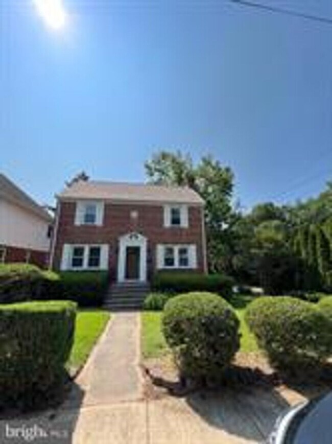 Building Photo - CHARMING BRICK COLONIAL HOME IN ROCKVILLE,...