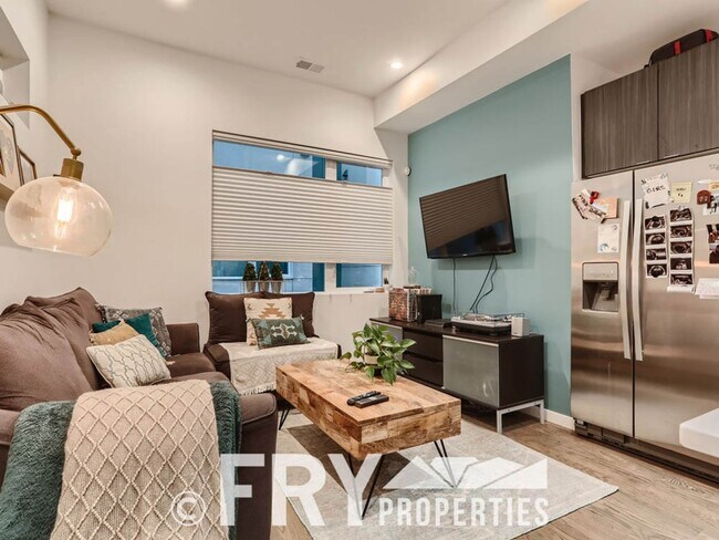 Building Photo - Beautiful townhome in the Sloans Lake Neighborhood.