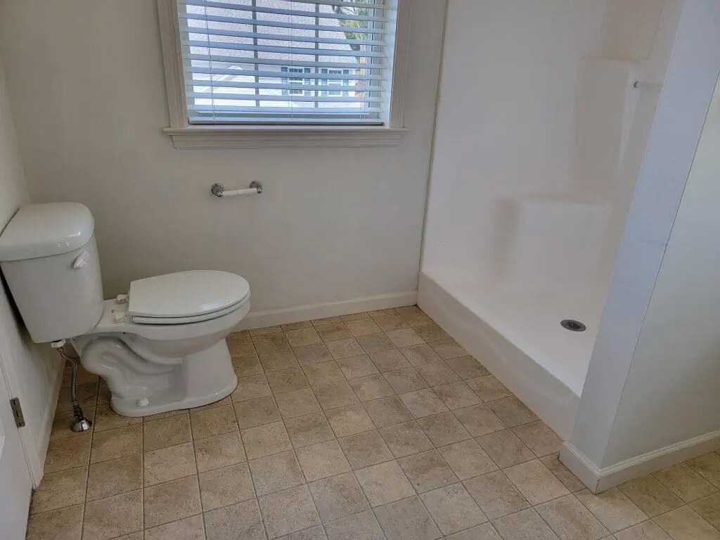 Building Photo - 639 Winding Ln