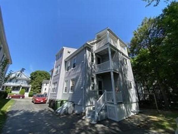 Building Photo - 155 School St