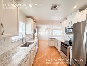 Building Photo - 1230 E Almeria Rd