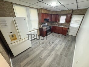 Building Photo - 2082 Albright St