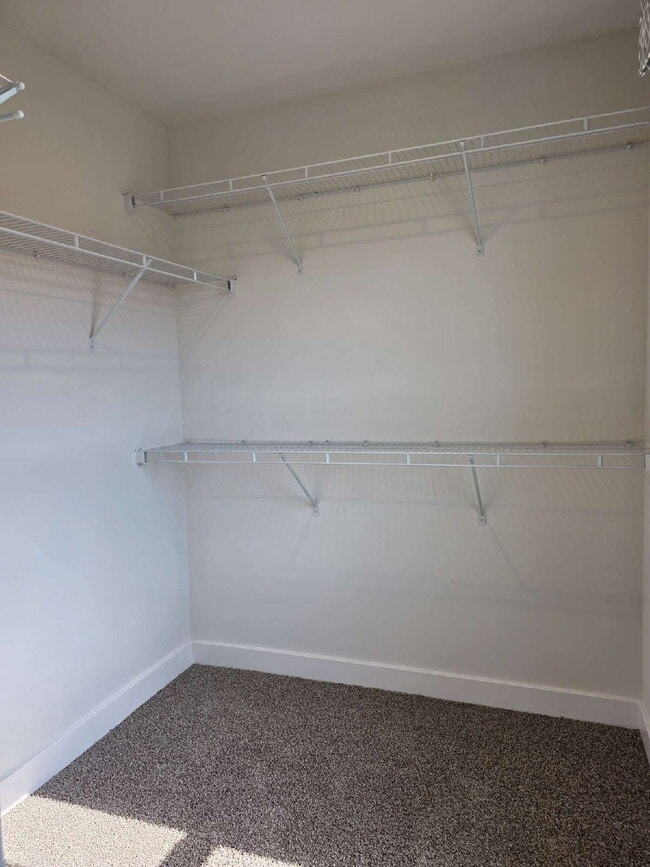 Building Photo - 3 Bedroom, 2.5 Bath End Unit Townhome on C...