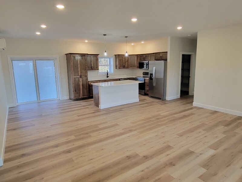 Building Photo - 504 Brian St