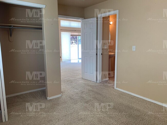 Building Photo - 714 Bentley Pl