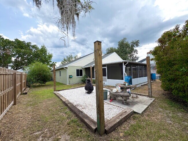Building Photo - Charming 3-Bedroom Home in the Sought-Afte...