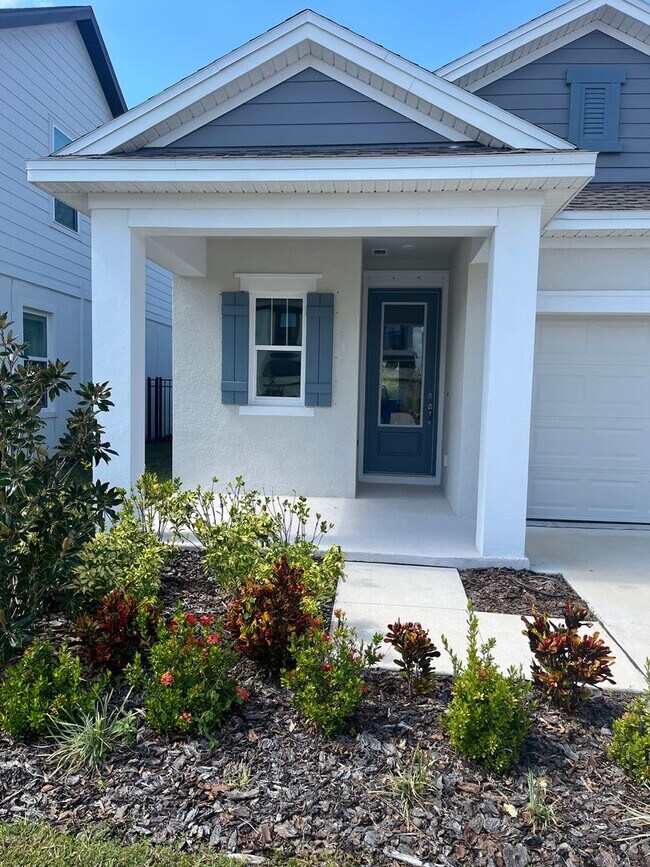 Building Photo - Beautiful home located in desirable Waters...