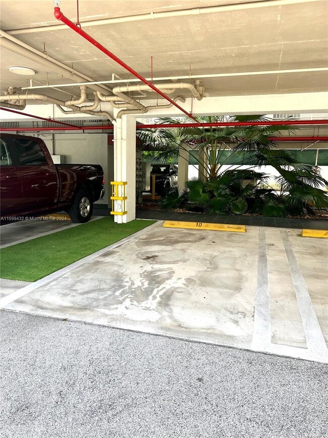 Building Photo - 1650 Brickell Ave