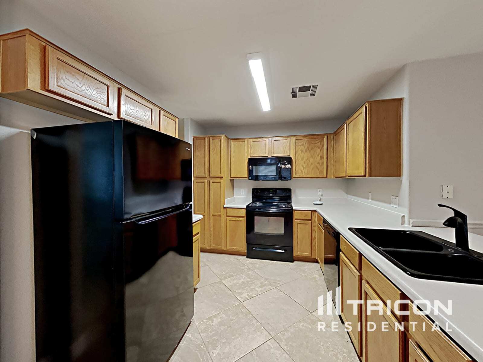Building Photo - 831 E Yuma Ave