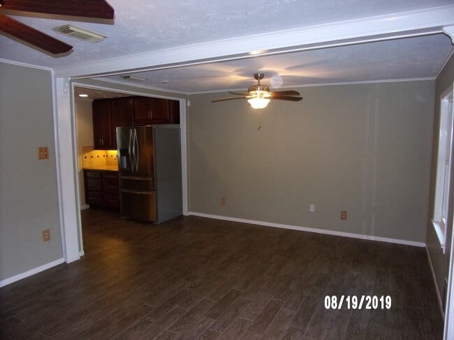 Building Photo - 7418 Jalna St