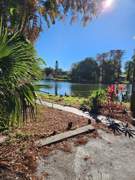 Building Photo - 558 Clearwater Largo Rd N