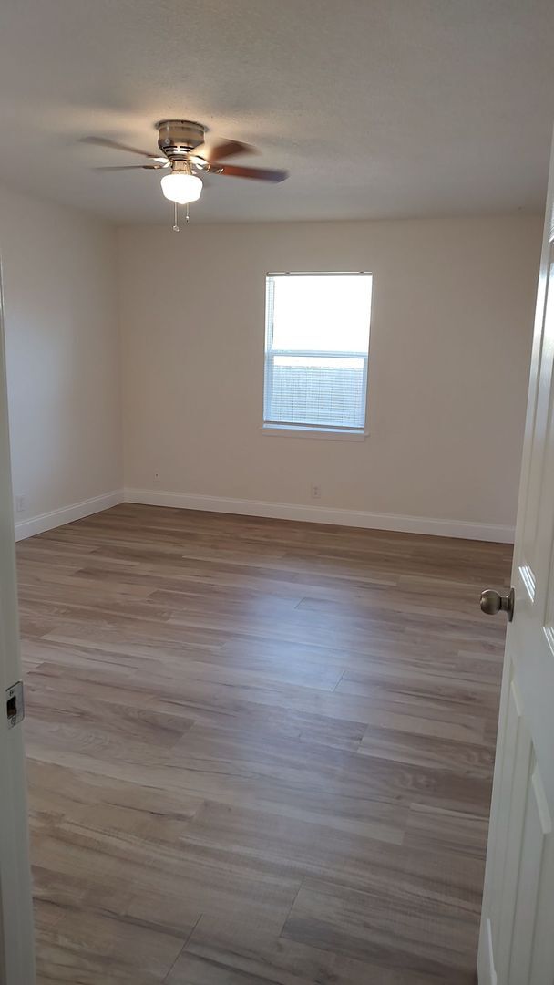 Building Photo - 6217 Pinetree Ave