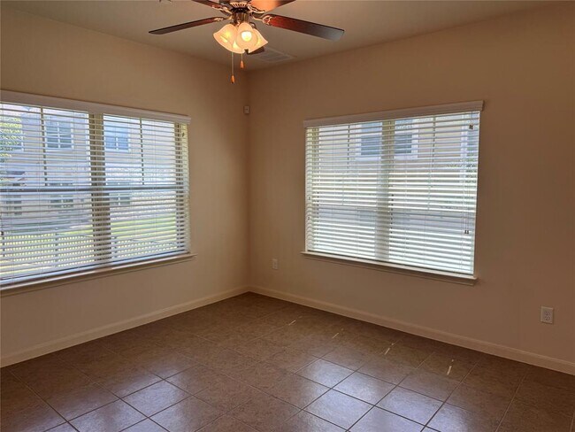 Building Photo - 1620 Bryant Dr