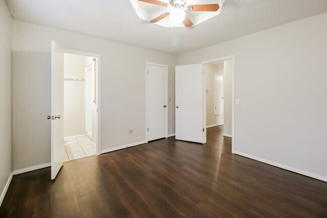 Building Photo - 12509 Ridgegate Rd