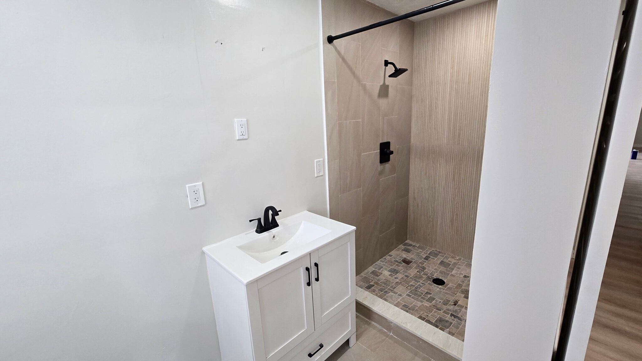 Building Photo - 2808 Middle River Dr