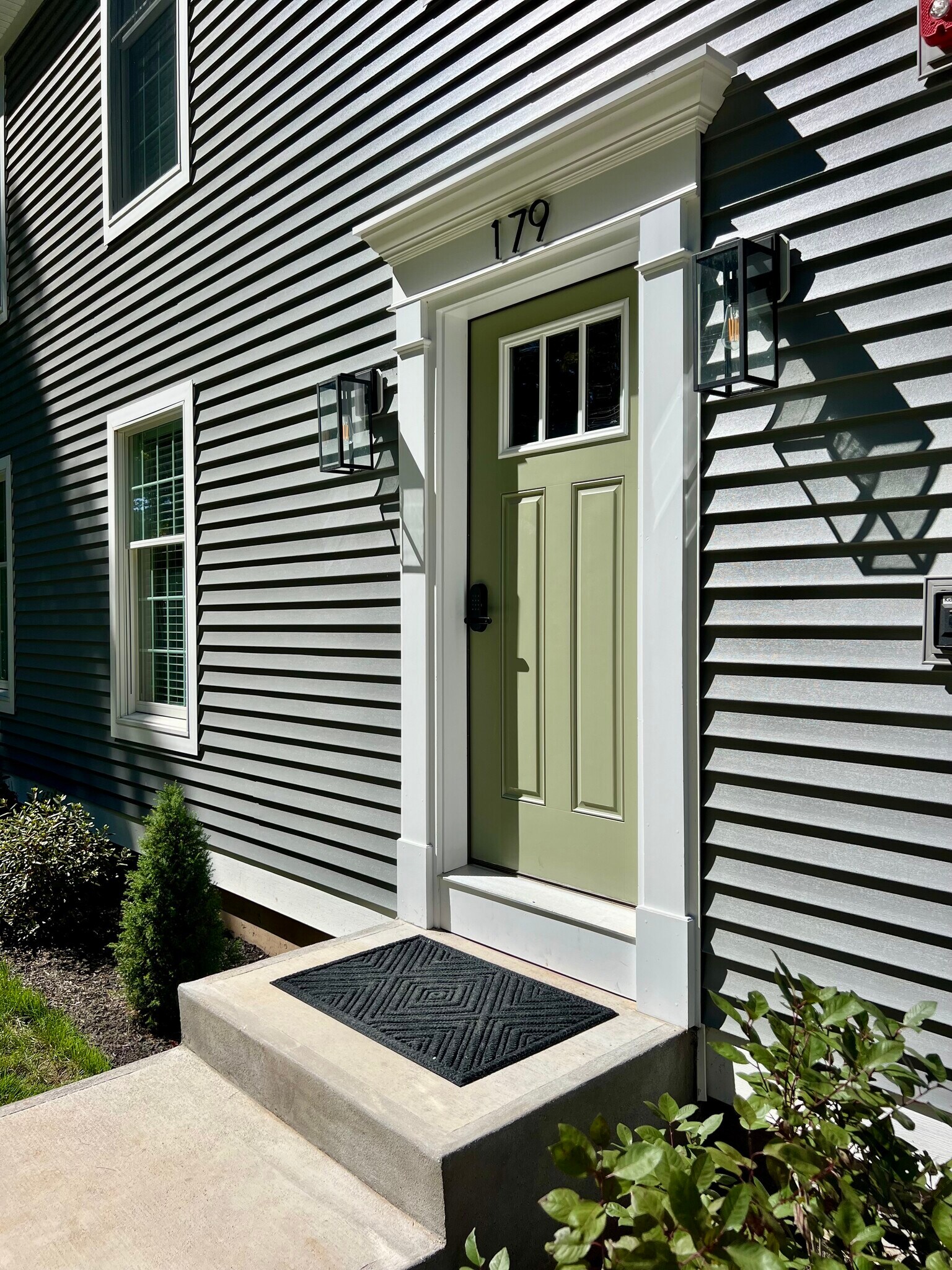 Building Photo - 179 Butternut St