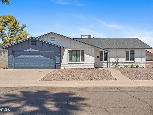 Building Photo - 1664 E Del Rio Dr