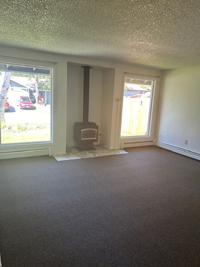 Building Photo - 2262 square foot 4/2.5/2 home