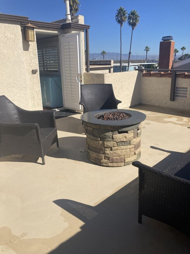 Building Photo - Relaxing Condo just steps away from the be...