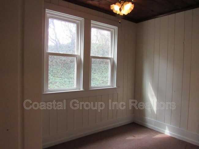 Building Photo - 3521 Bayside Ave