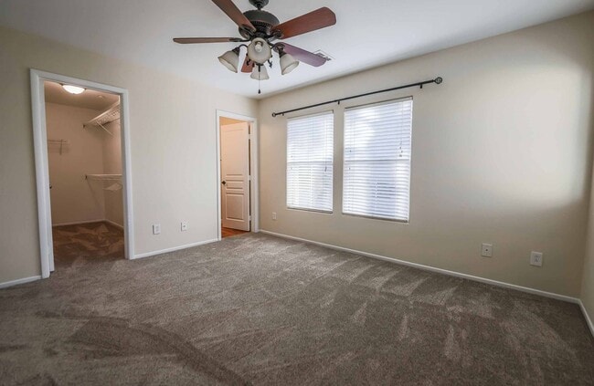 Building Photo - 3 BEDROOM HOME IN HENDERSON!