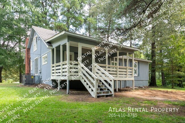 Building Photo - 2108 Maywood Dr