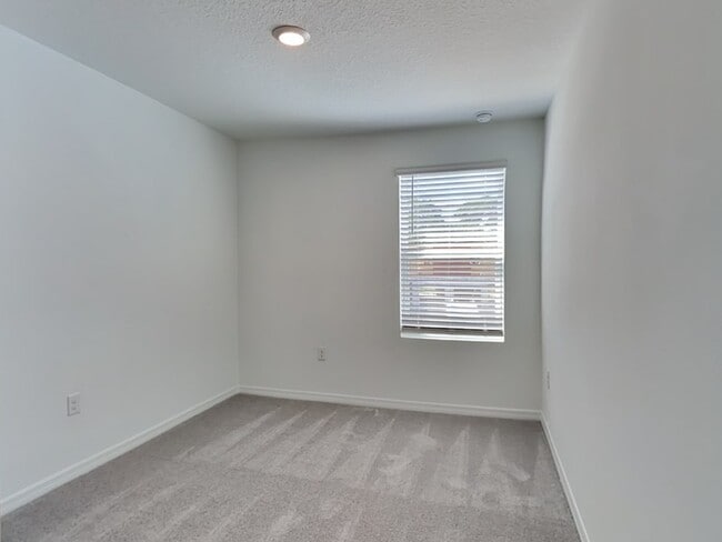 Building Photo - 215 Riverfront Wy