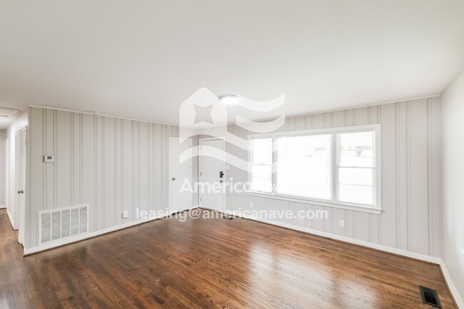 Building Photo - 4419 6th St E