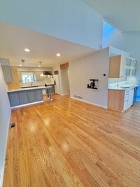 Building Photo - Spacious 3-Bedroom Condo in Prime Golden Location!! Available Now!!