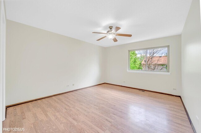 Building Photo - 1405 Merrimac Ln N