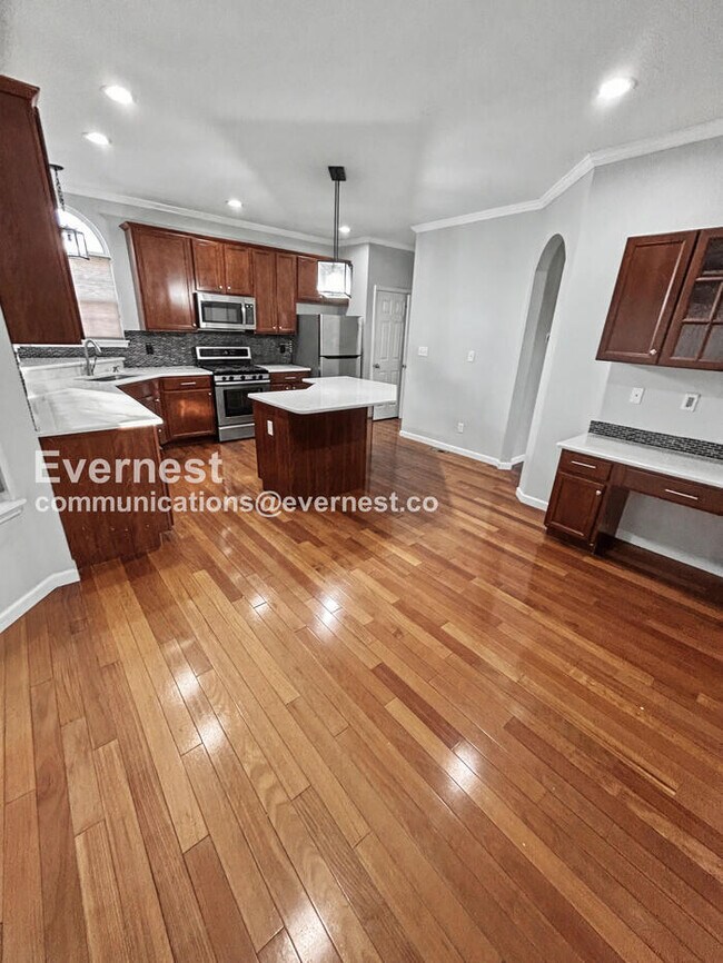 Building Photo - Spacious 4-Bed Home with 2-Car Garage & Modern Amenities