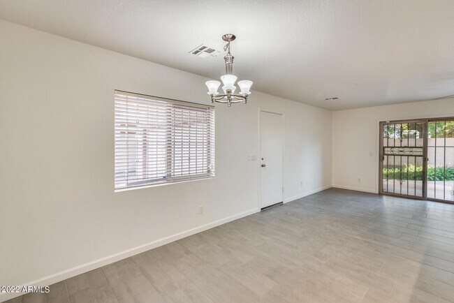 Building Photo - 8337 W Hughes Dr