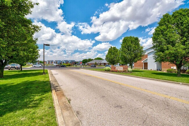 Building Photo - Evansville, IN**** Crown Moulding**** 2 Be...