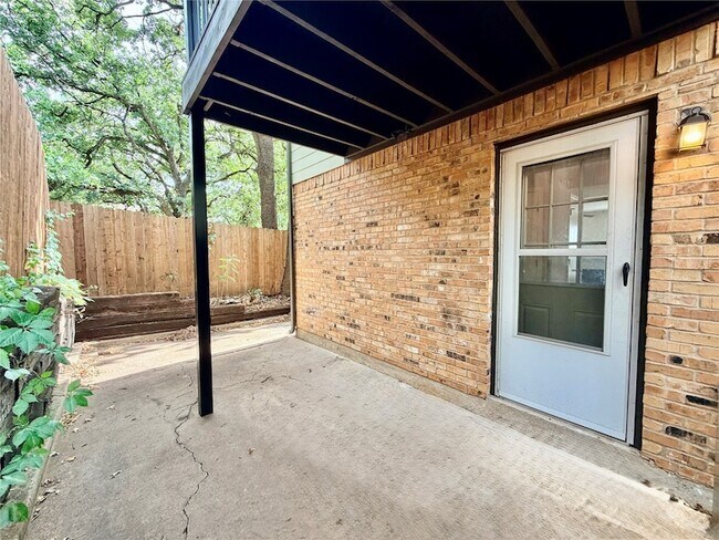 Building Photo - 1223 Dallas Dr