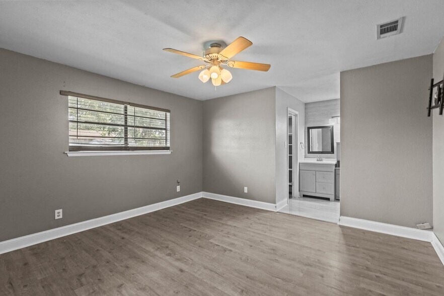 Building Photo - 5116 Canadian Ave