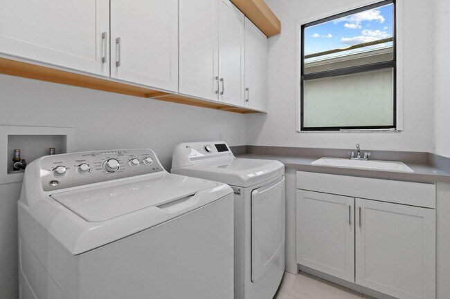 Building Photo - 1221 Faulkner Ter