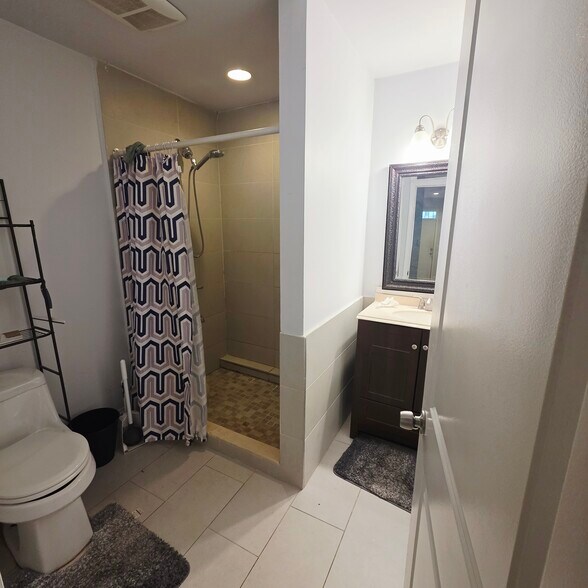 Building Photo - 628 N 11th St