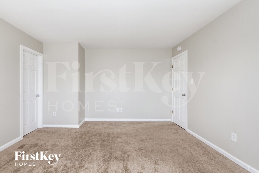 Building Photo - 2814 Rothe Ln