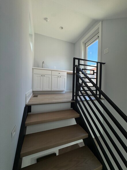 Building Photo - 230 S 3rd St