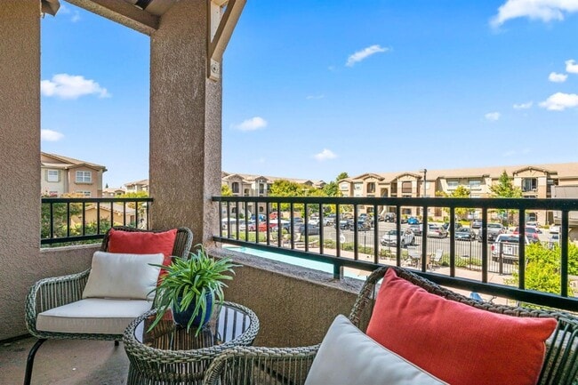 Building Photo - Completely Remodeled Two Bedroom Condo in ...
