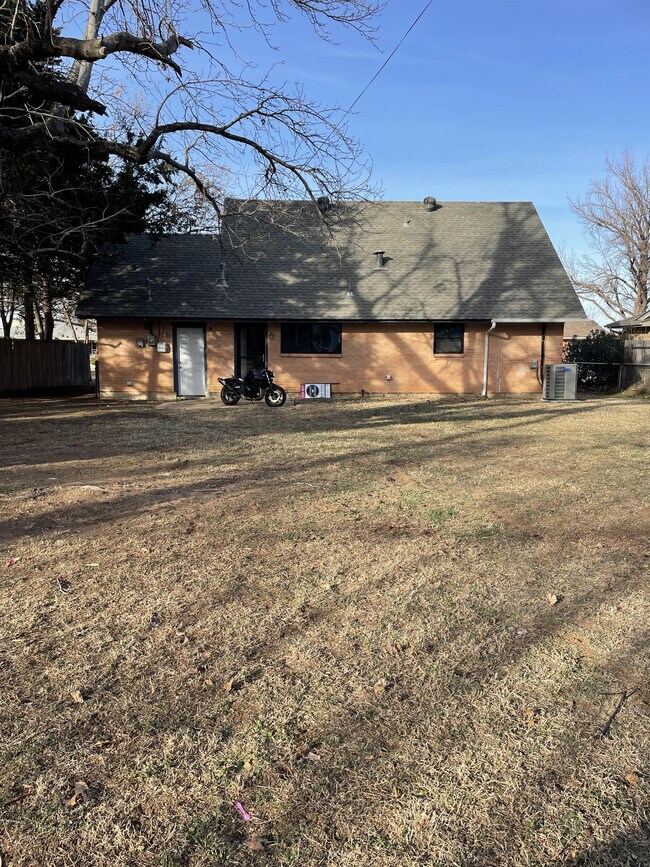 Building Photo - 1620 Cherry Stone St