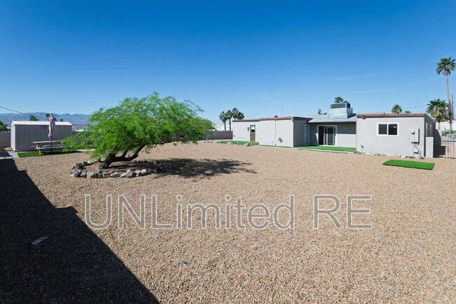 Building Photo - 2960 Star Dr