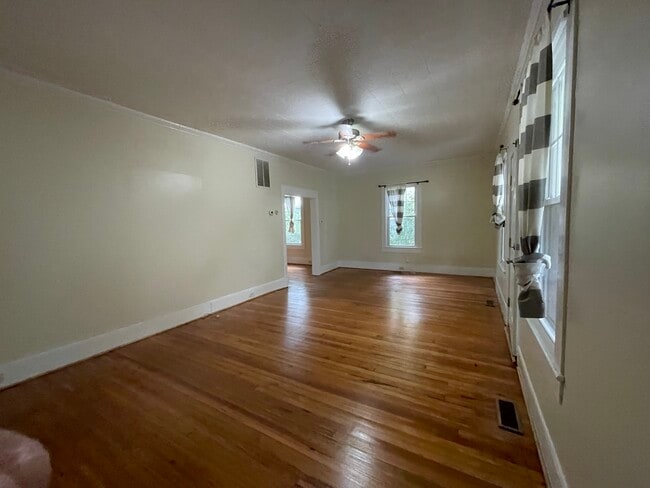 Building Photo - 421 Duke St SW