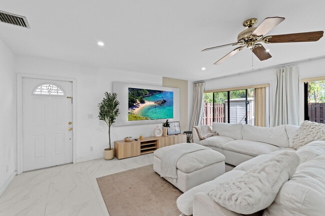 Building Photo - 111 Weybridge Cir