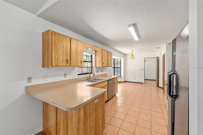 Building Photo - 6057 SE 39th Ave