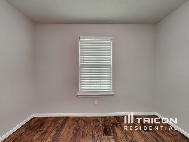 Building Photo - 10774 Royal York Dr